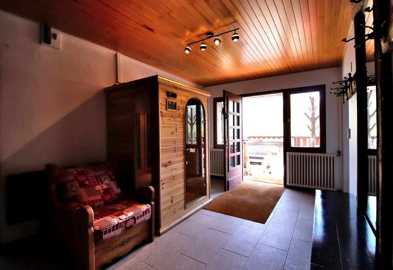 Spacious Chalet 16/18 Guests W/Slope View, Jacuzzi Et Sauna Montgenevre France