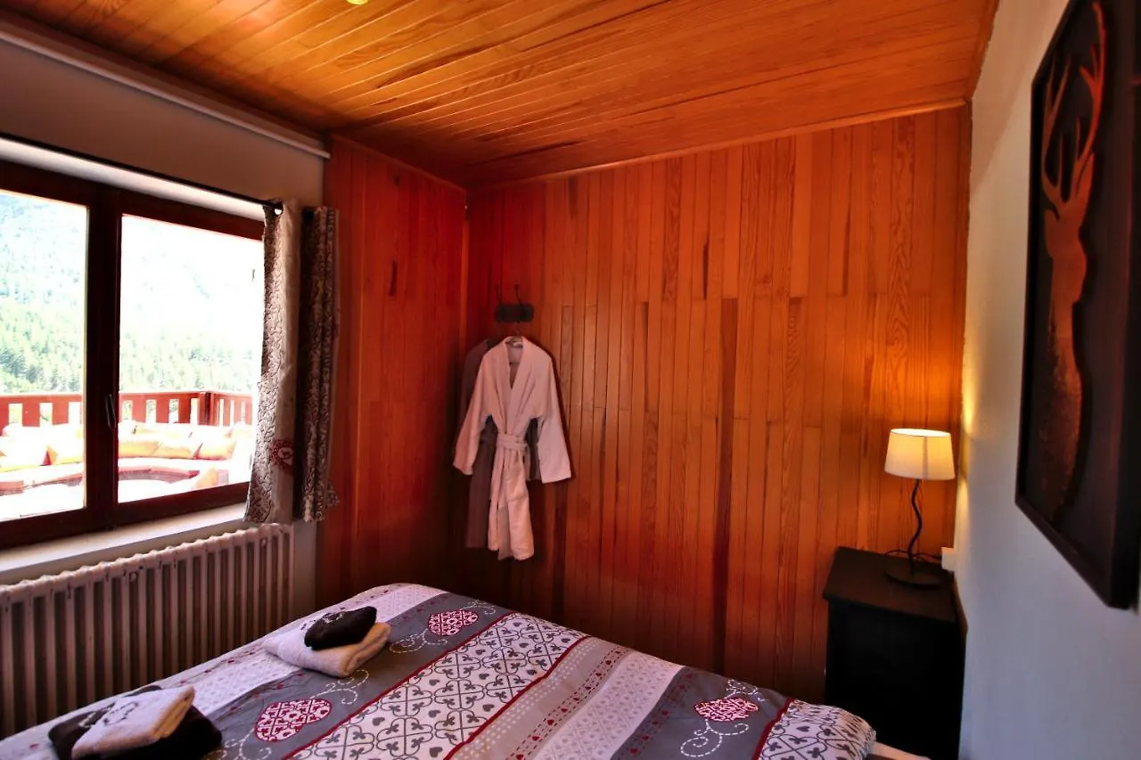 Spacious Chalet 16/18 Guests W/Slope View, Jacuzzi Et Sauna Montgenevre France