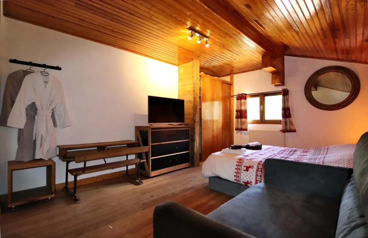 Spacious Chalet 16/18 Guests W/Slope View, Jacuzzi Et Sauna Montgenevre
