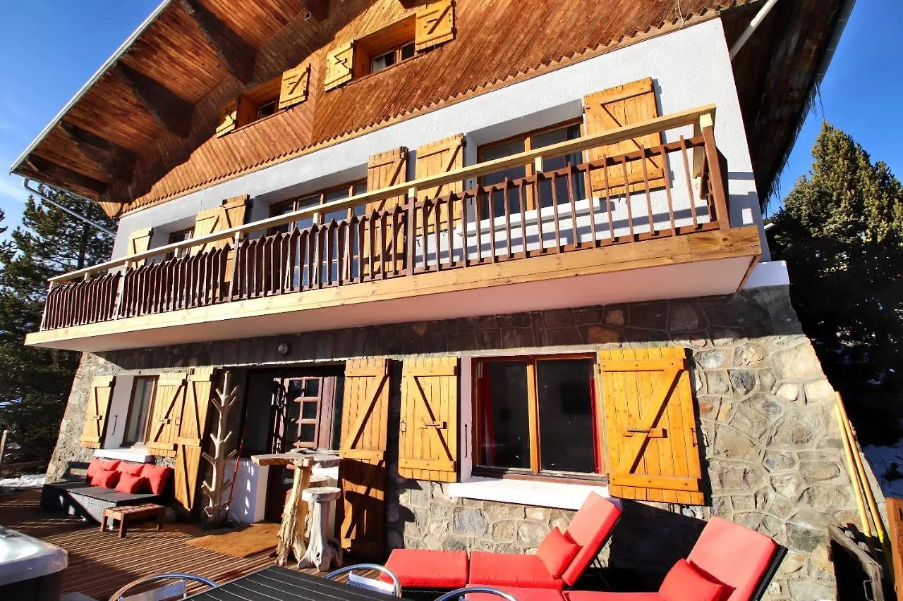 Spacious Chalet 16/18 Guests W/Slope View, Jacuzzi Et Sauna Montgenevre